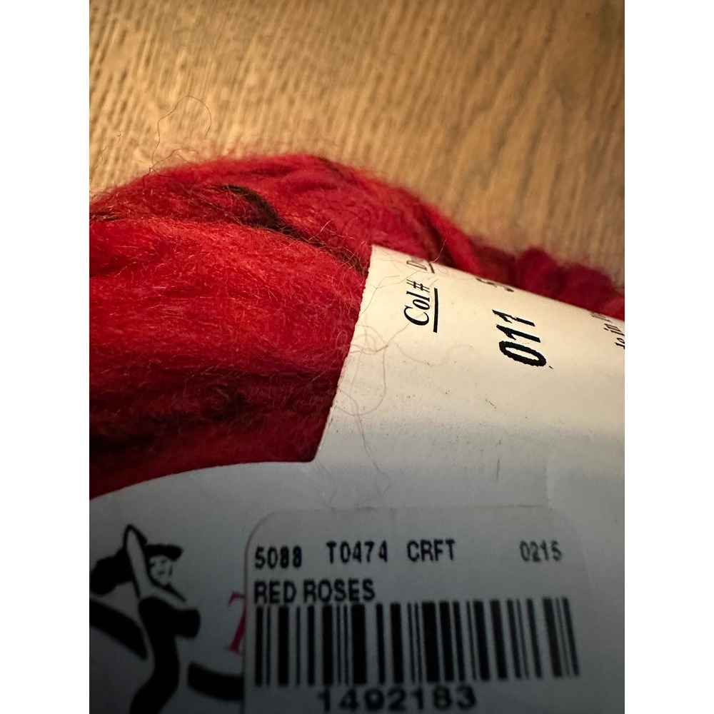 Trendsetter Yarns Illusion Red Roses 011 Wool Blend 12 Skeins Made in Italy - Picture 4 of 5